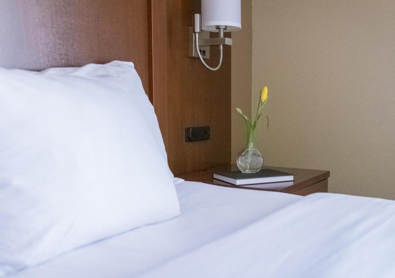 Russell Inn And Suites ستاركفيل المظهر الخارجي الصورة